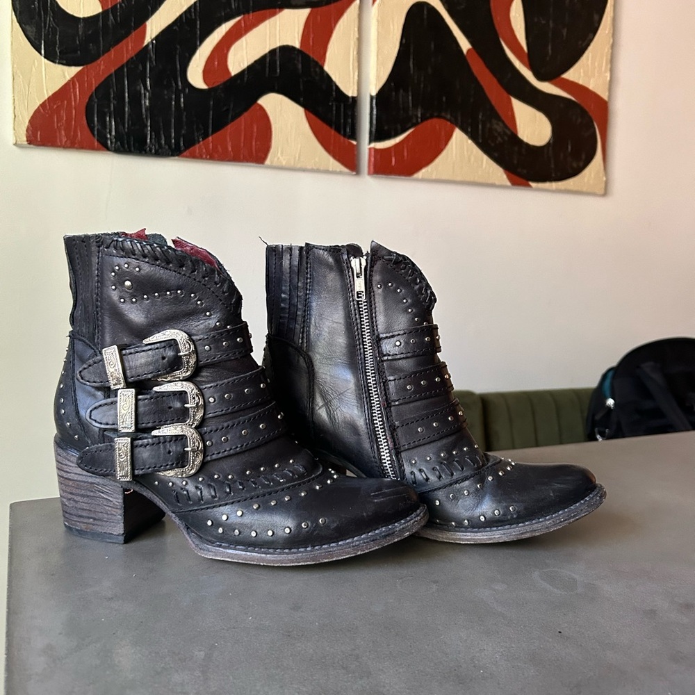 Freebird Savanna - Studded Black Ankle Boots